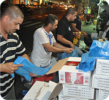 מכינים את תרומות המזון לרמדאן